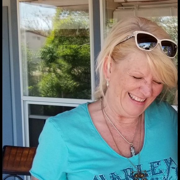 Meet your Posher, Sarah J. - Picture 3 of 5